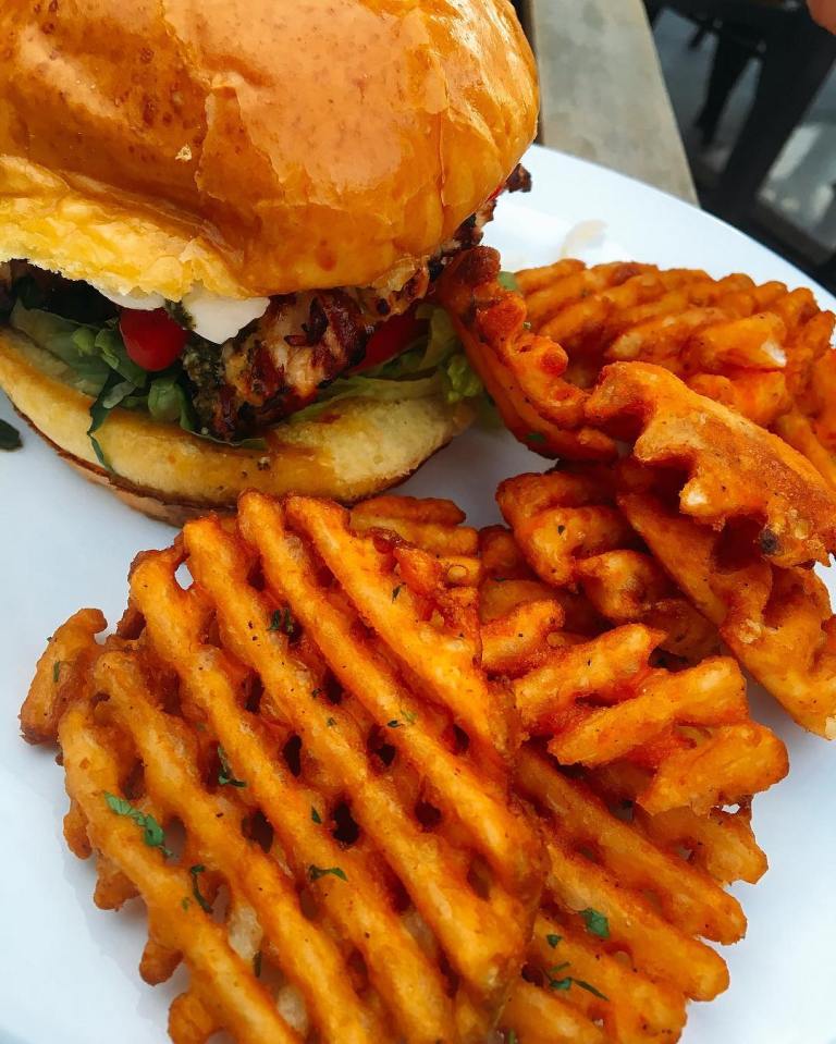 13584067_895108240617438_648837301_n